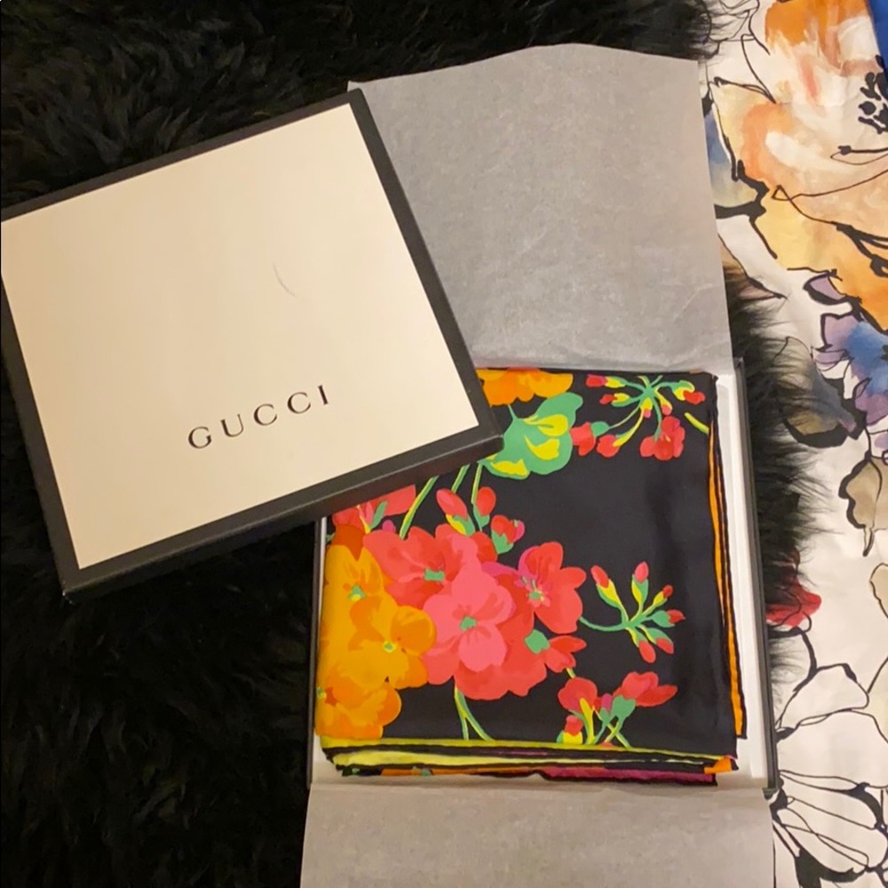 Gucci scarf 🧣